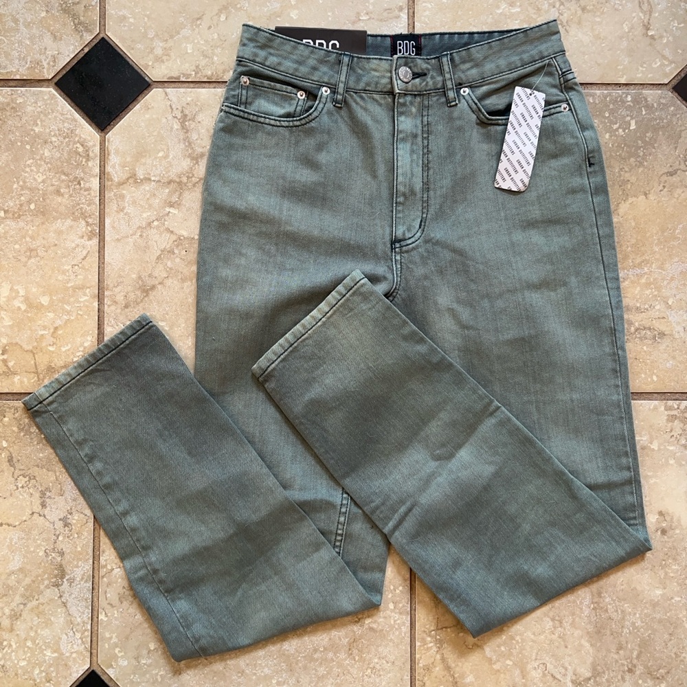 NWT BDG Urban Outfitters Mom High Rise Jeans (26)